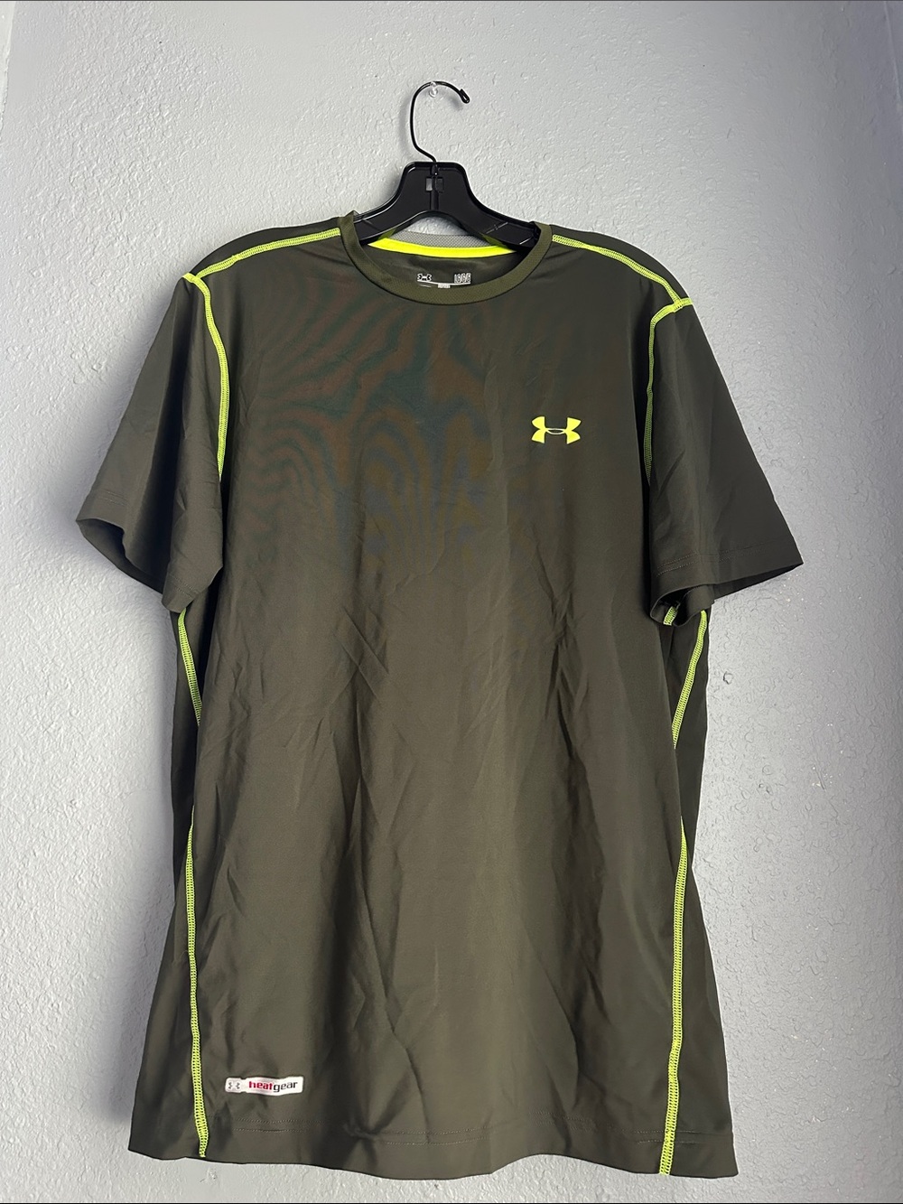 Under Armour Olive Green Short Sleeve Active Tee with Neon Accent EUC